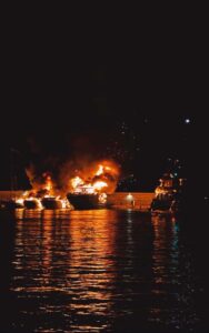 Φωτιά στην Μαρίνα Ζέας: Ευτυχώς γλυτώσαμε τα χειρότερα