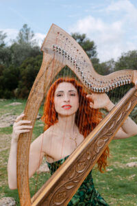 Λίνα Ροδοπούλου: Η Ελληνίδα Ερμηνεύτρια που μαγεύει με την άρπα της